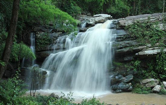 น้ำตกเหวทรายHeo Sai Waterfall