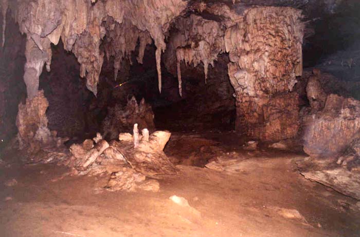 ถ้ำแม่อุสุMae U-su Cave